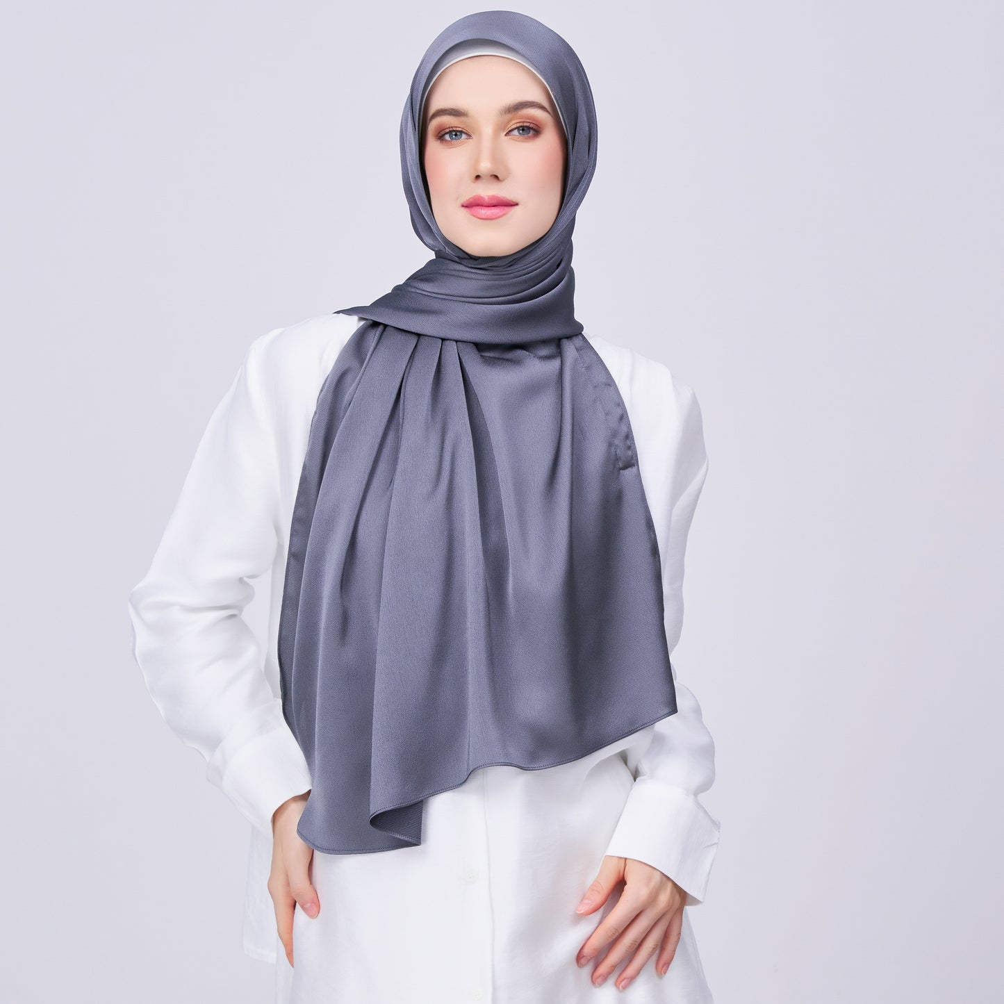 Instant Tag n' Go Shawl | Satin Bulle in Ebony Grey