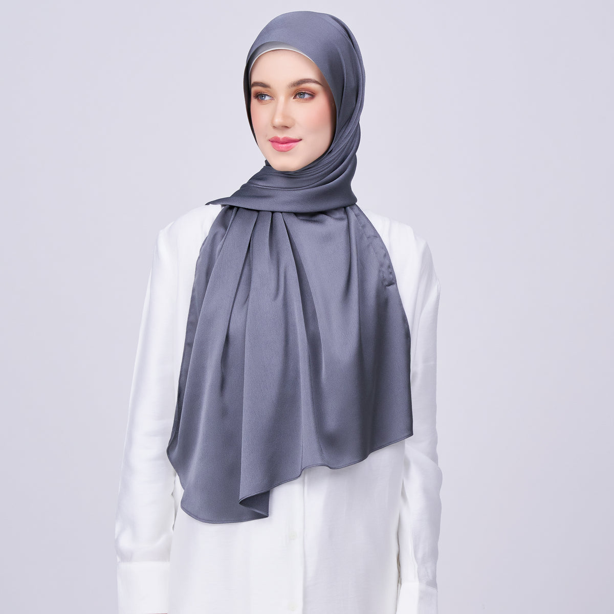 Instant Tag n' Go Shawl | Satin Bulle in Ebony Grey