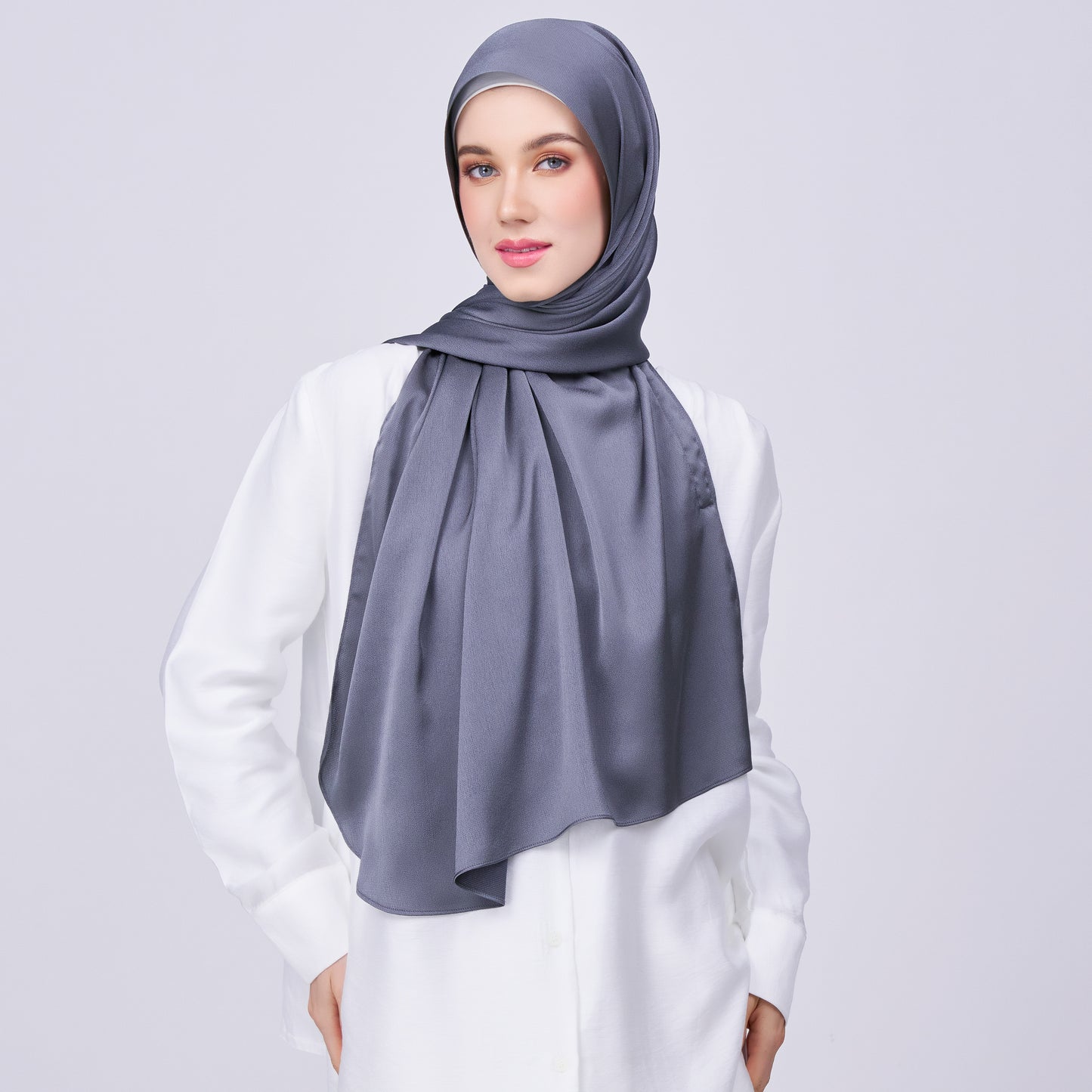 Instant Tag n' Go Shawl | Satin Bulle in Ebony Grey