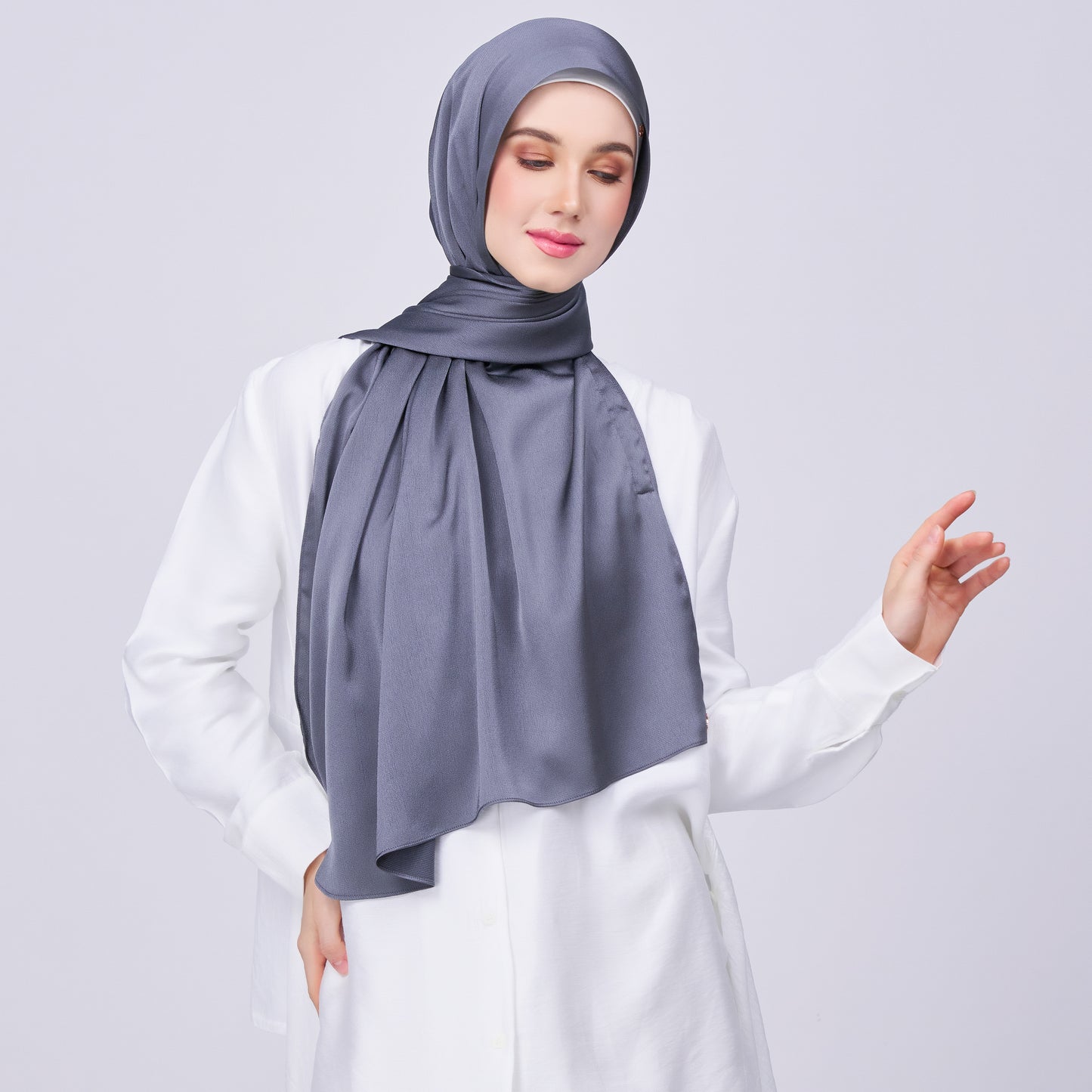 Instant Tag n' Go Shawl | Satin Bulle in Ebony Grey