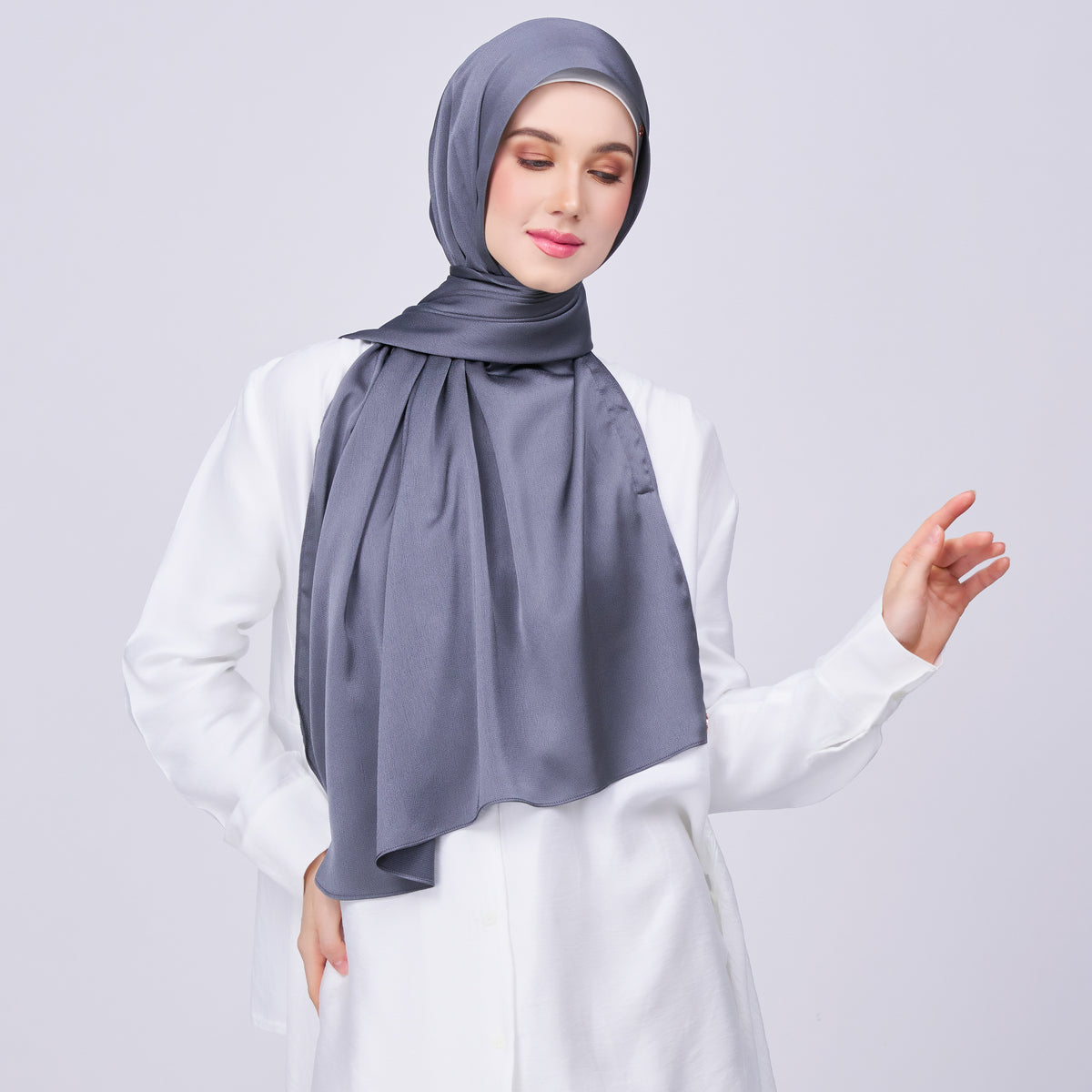 Instant Tag n' Go Shawl | Satin Bulle in Ebony Grey