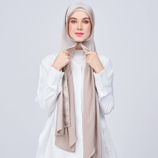 Instant Tag n' Go Shawl | Satin Bulle in Elegant Taupe
