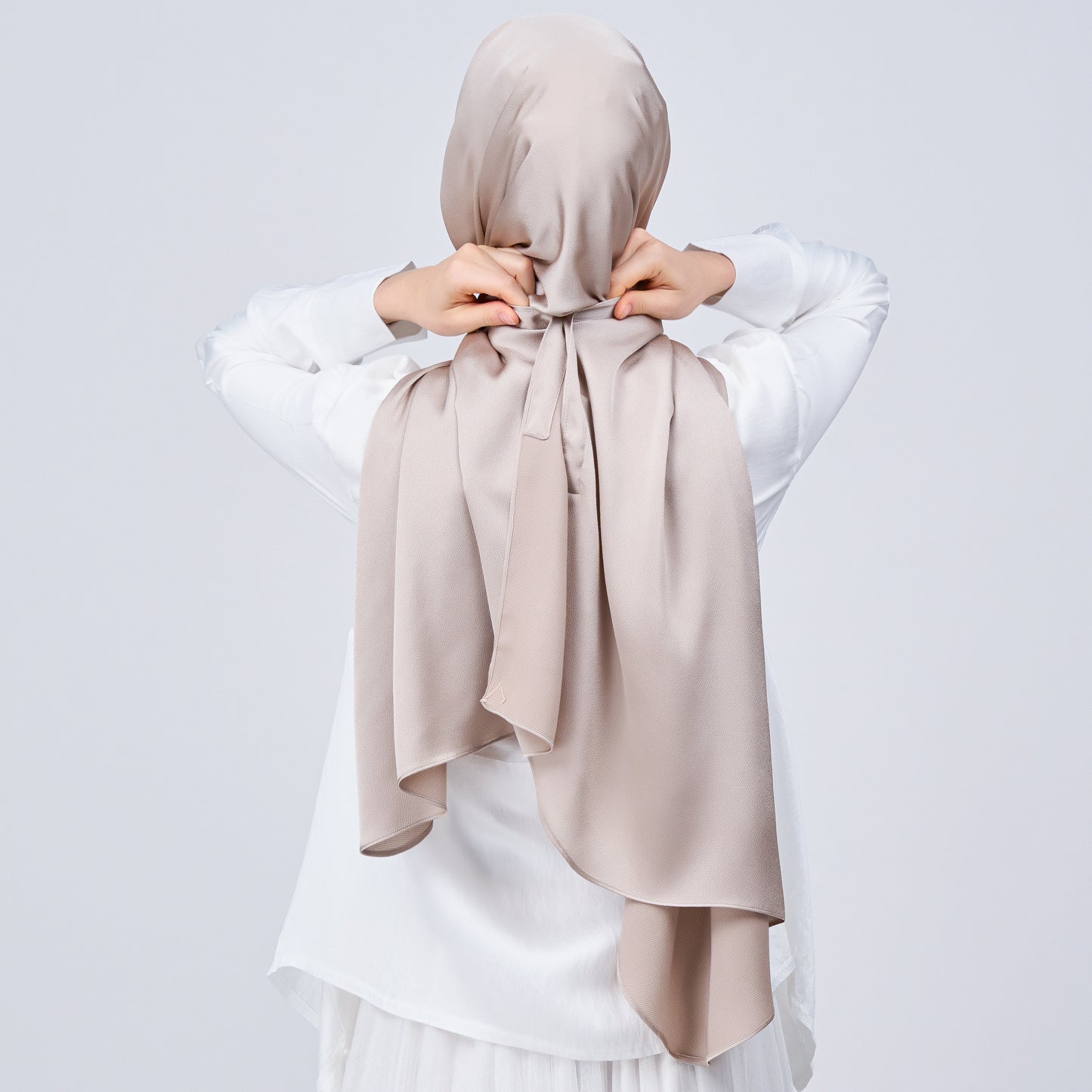 Instant Tag n' Go Shawl | Satin Bulle in Elegant Taupe