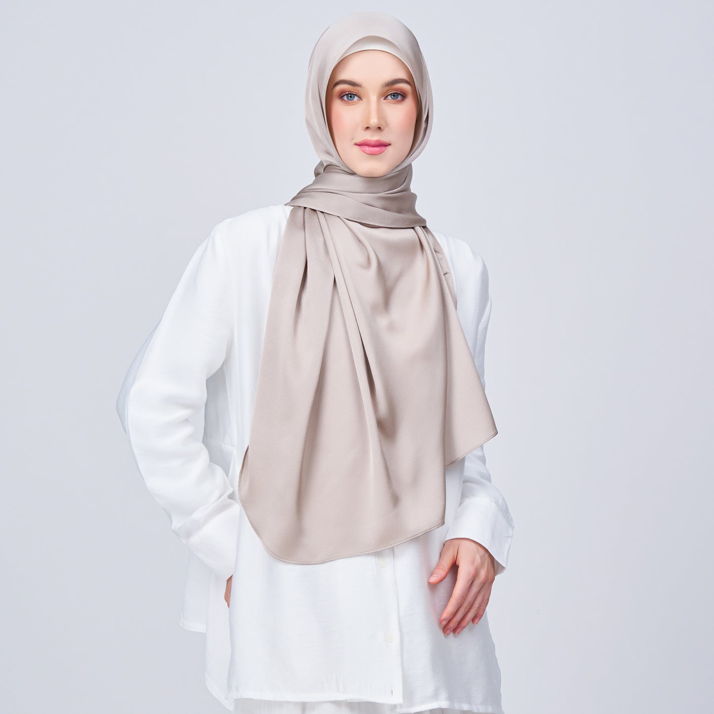 Instant Tag n' Go Shawl | Satin Bulle in Elegant Taupe