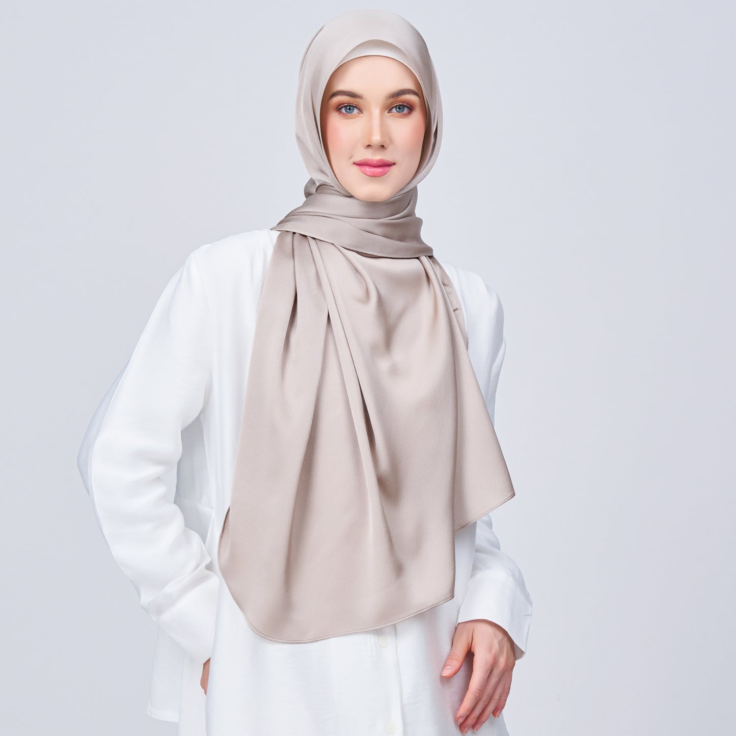 Instant Tag n' Go Shawl | Satin Bulle in Elegant Taupe
