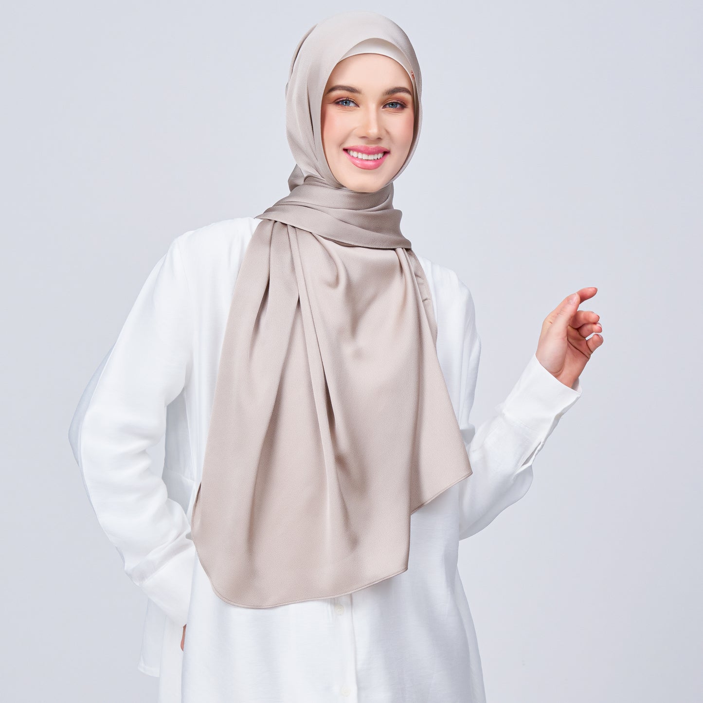 Instant Tag n' Go Shawl | Satin Bulle in Elegant Taupe