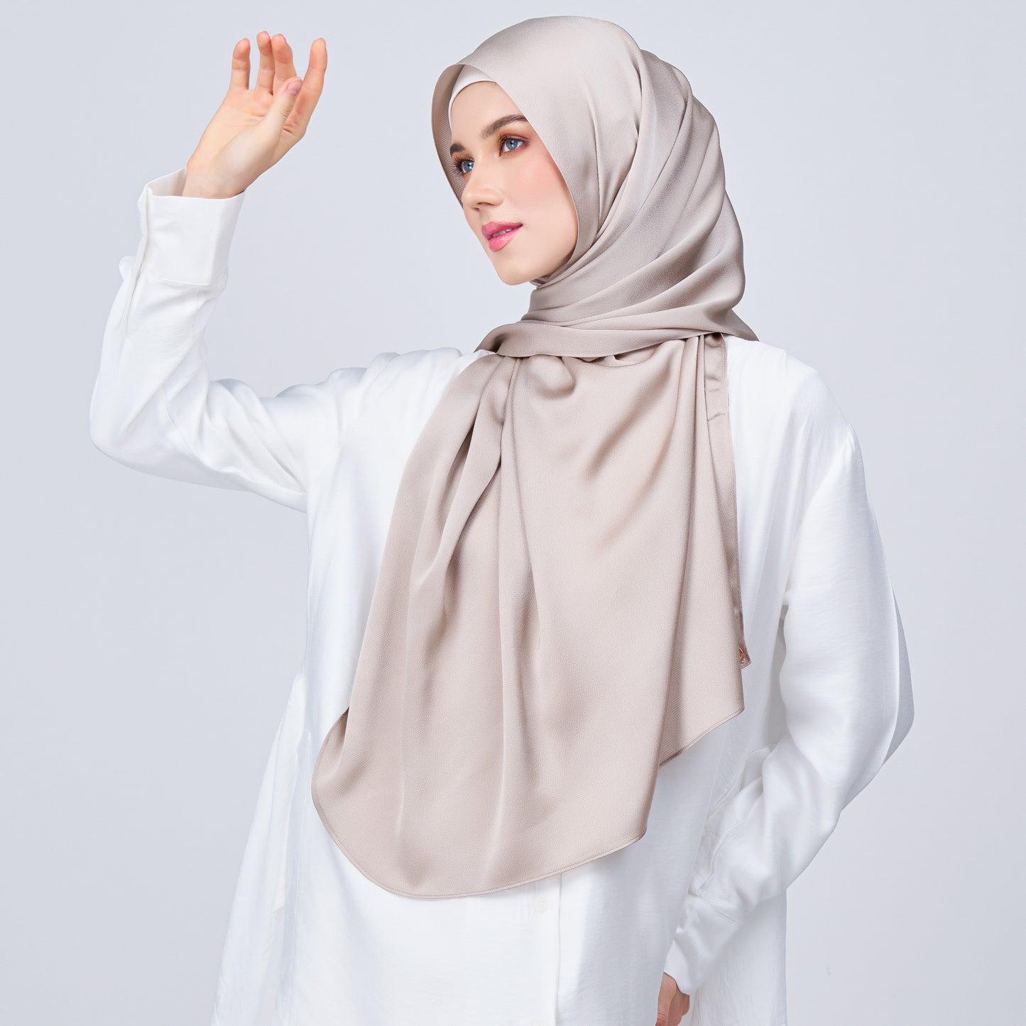 Instant Tag n' Go Shawl | Satin Bulle in Elegant Taupe