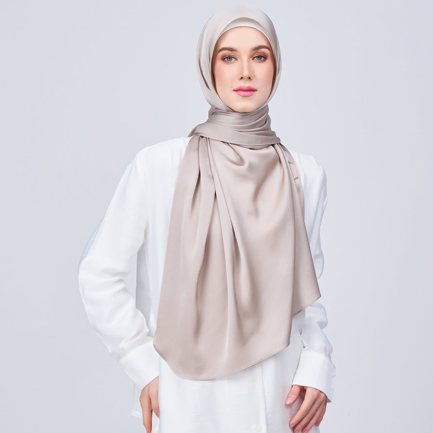 Instant Tag n' Go Shawl | Satin Bulle in Elegant Taupe