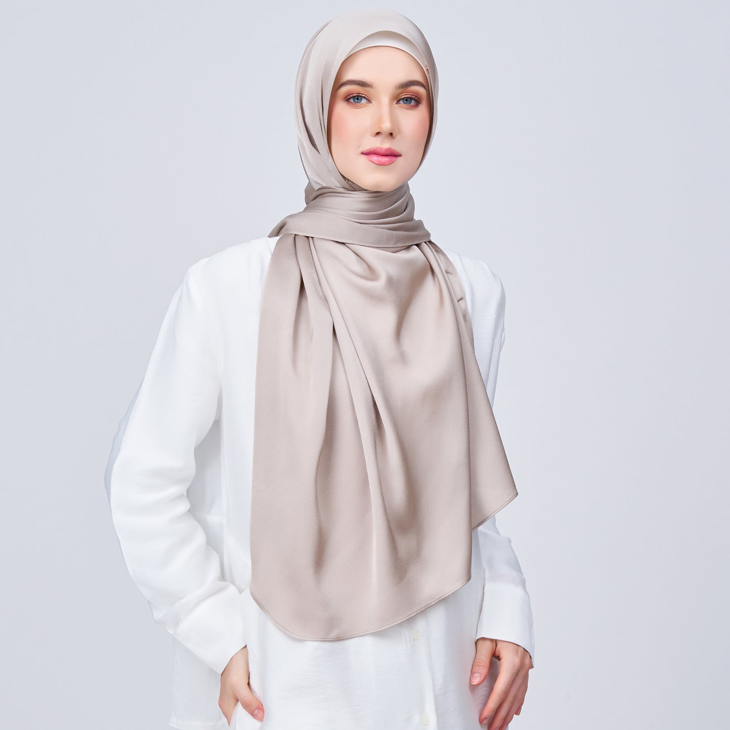 Instant Tag n' Go Shawl | Satin Bulle in Elegant Taupe