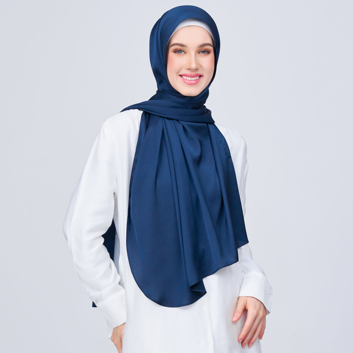Instant Tag n' Go Shawl | Satin Bulle in Midnight Blue