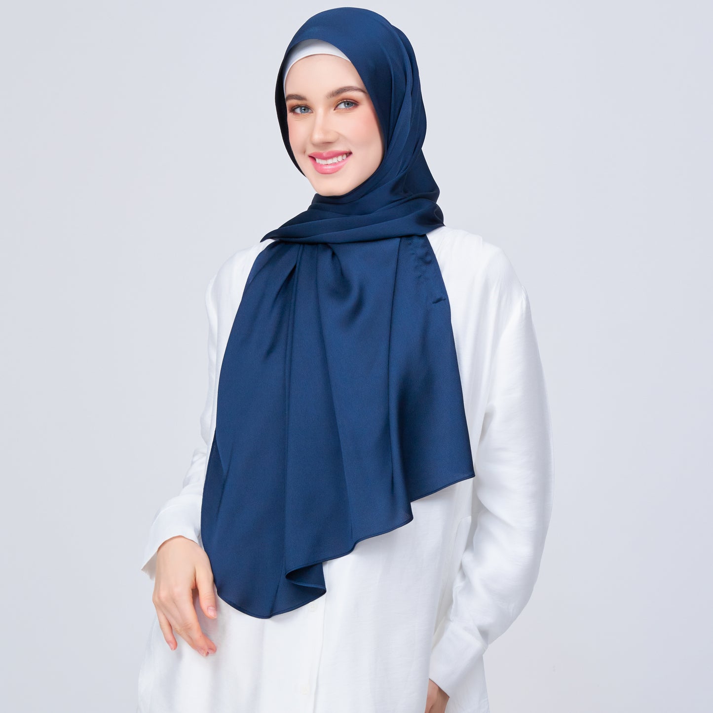 Instant Tag n' Go Shawl | Satin Bulle in Midnight Blue