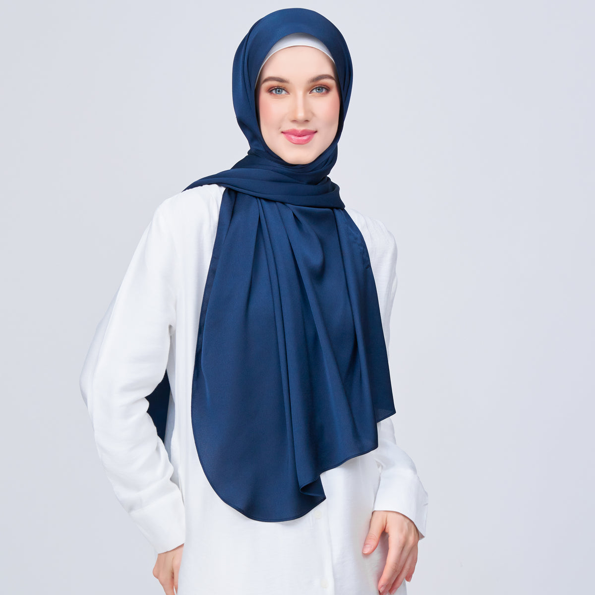 Instant Tag n' Go Shawl | Satin Bulle in Midnight Blue
