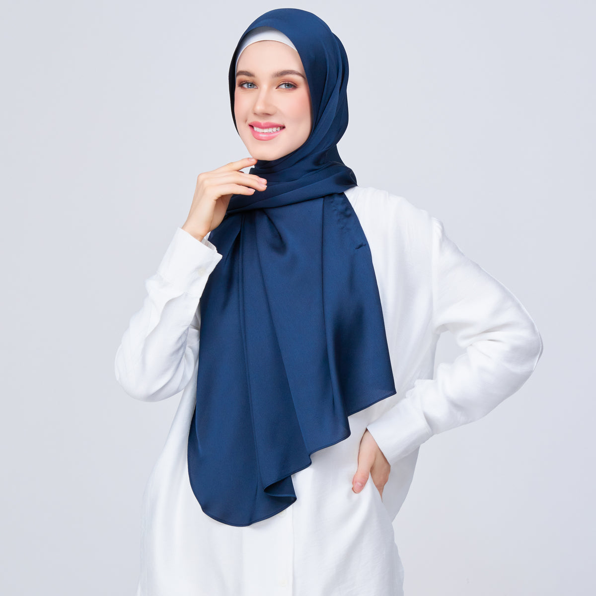 Instant Tag n' Go Shawl | Satin Bulle in Midnight Blue