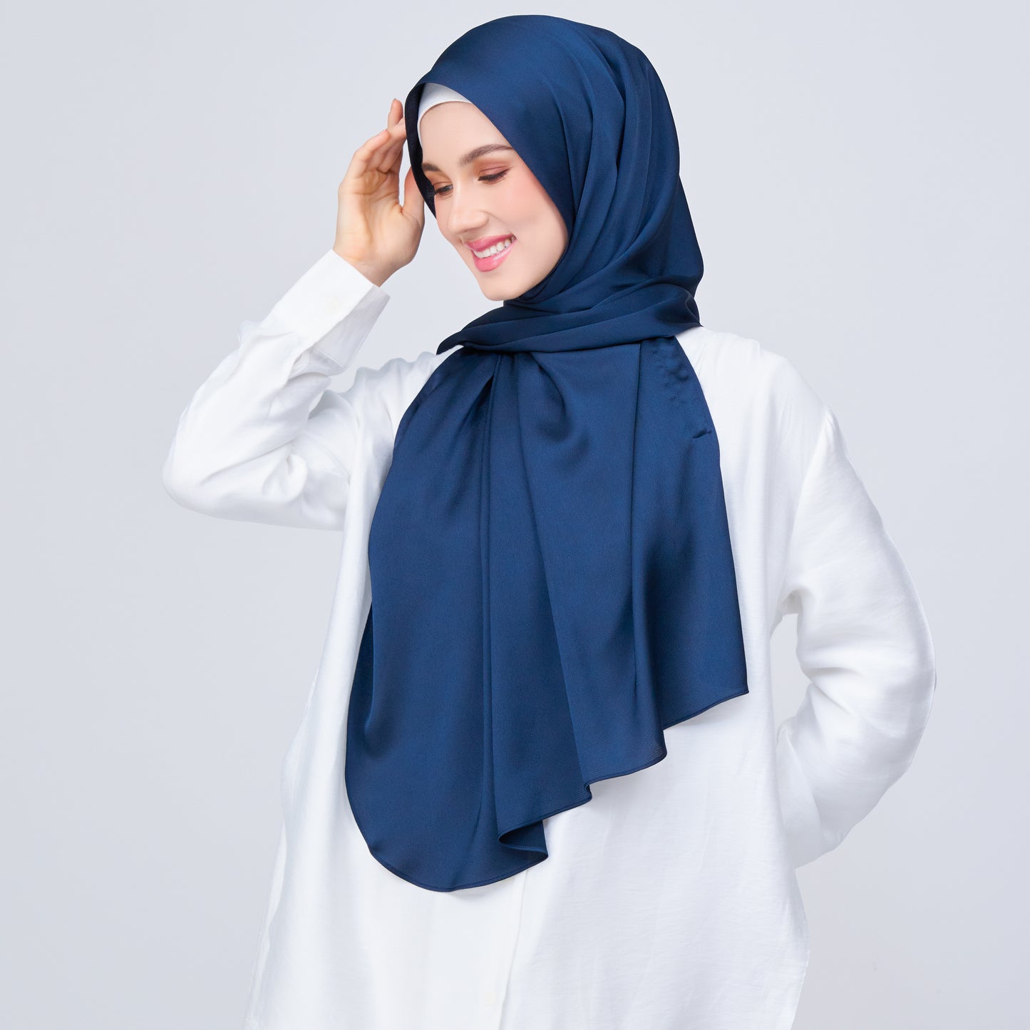 Instant Tag n' Go Shawl | Satin Bulle in Midnight Blue