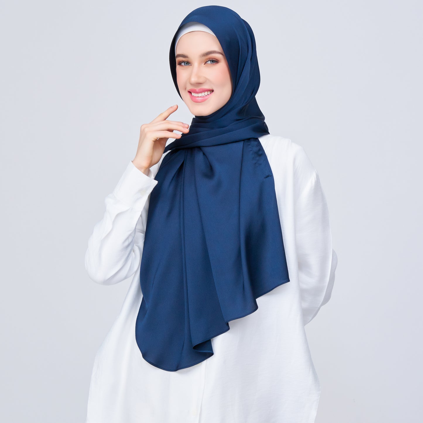 Instant Tag n' Go Shawl | Satin Bulle in Midnight Blue