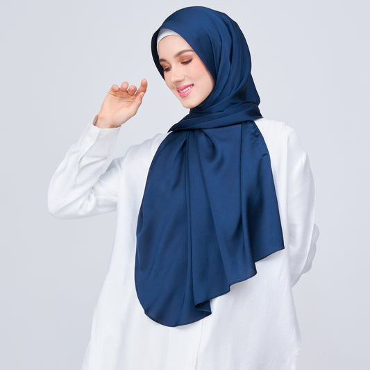 Instant Tag n' Go Shawl | Satin Bulle in Midnight Blue