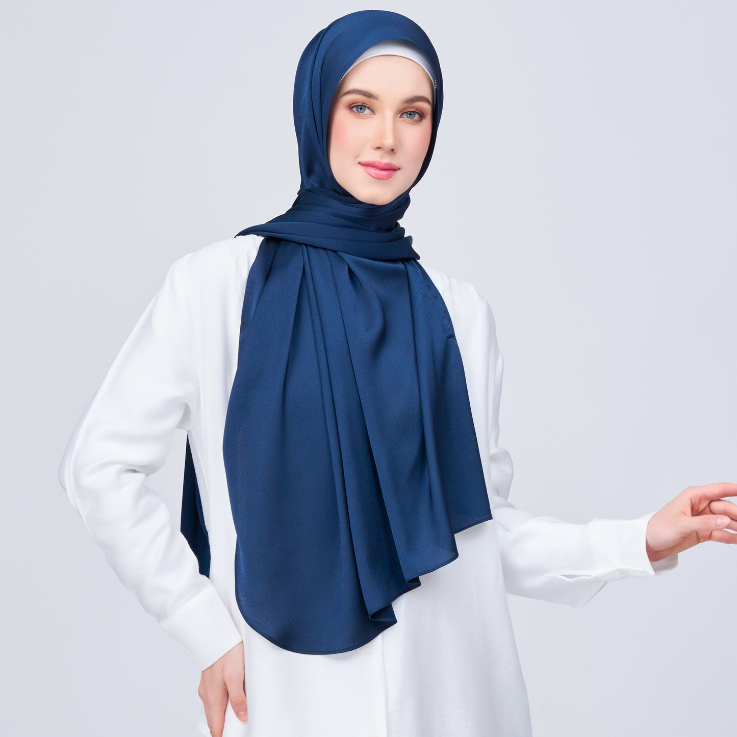 Instant Tag n' Go Shawl | Satin Bulle in Midnight Blue