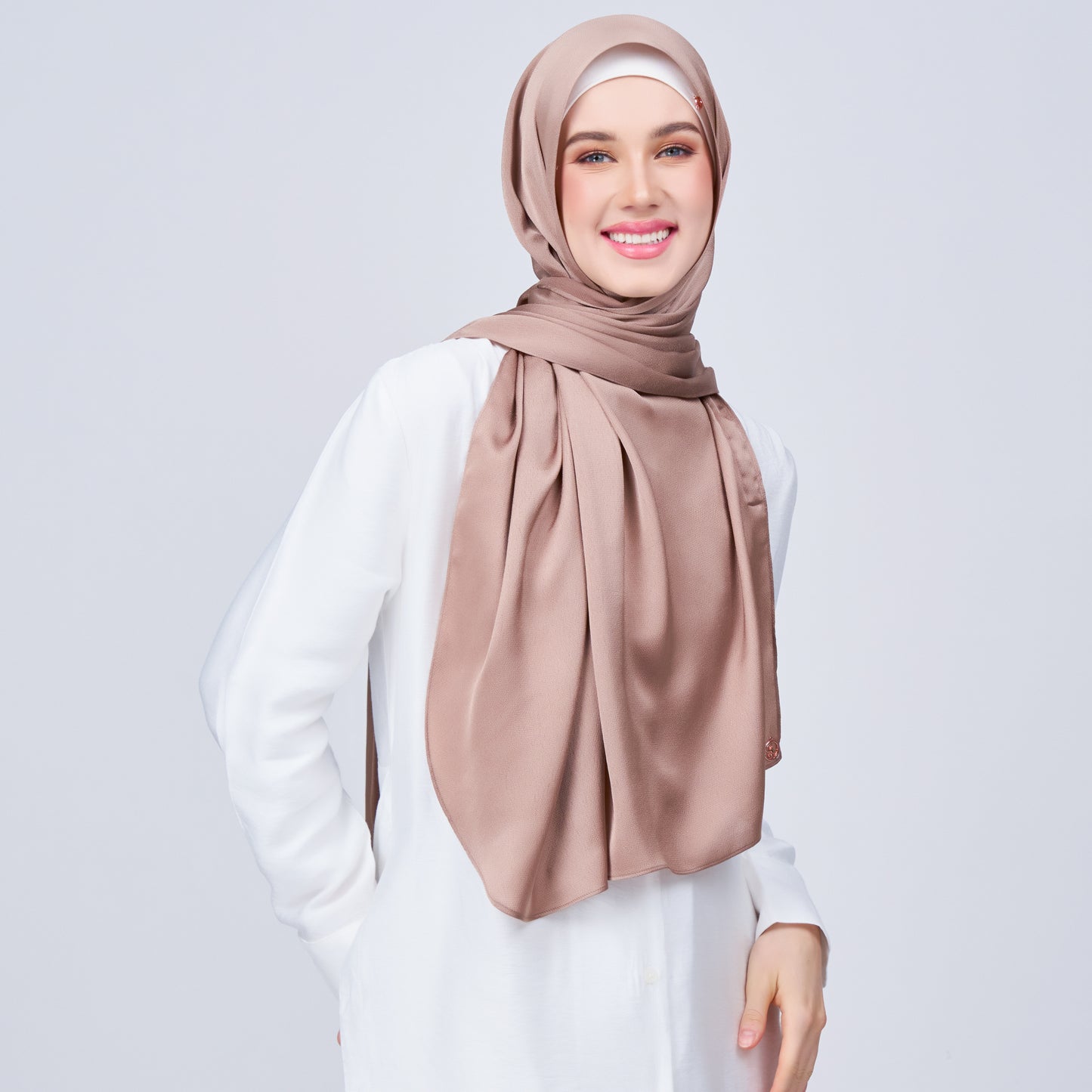 Instant Tag n' Go Shawl | Satin Bulle in Medium Toffee