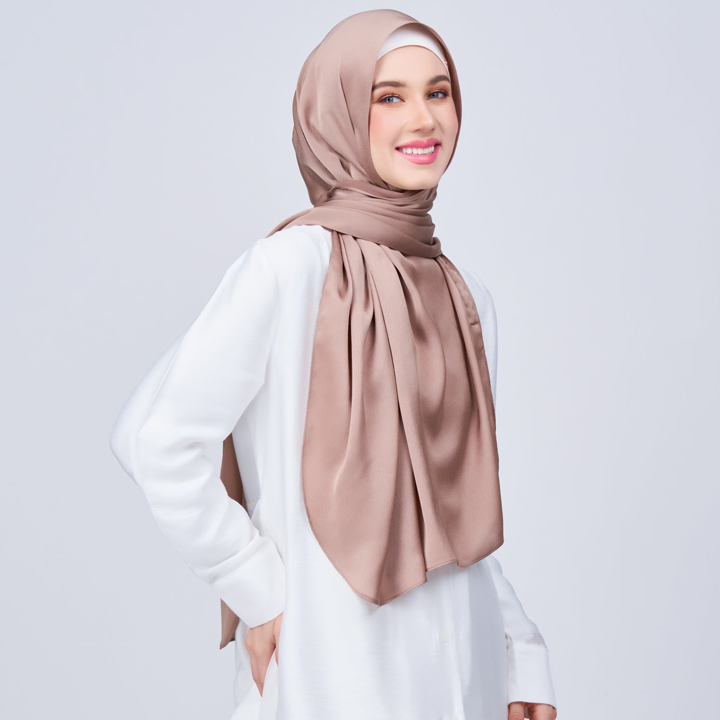 Instant Tag n' Go Shawl | Satin Bulle in Medium Toffee