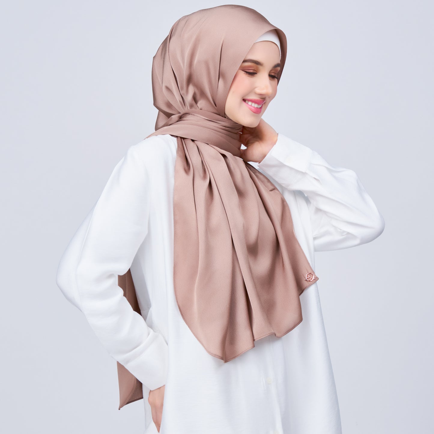 Instant Tag n' Go Shawl | Satin Bulle in Medium Toffee