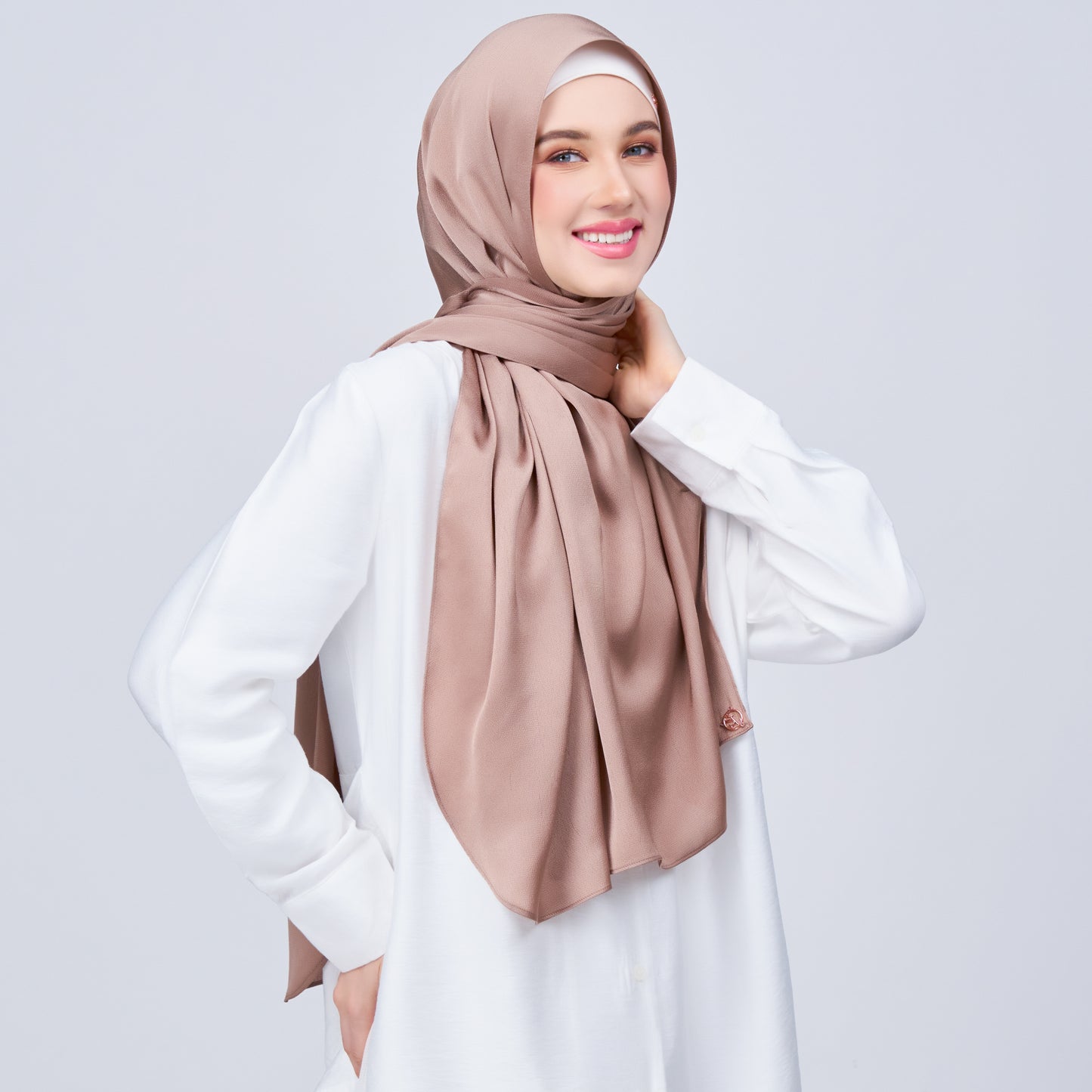 Instant Tag n' Go Shawl | Satin Bulle in Medium Toffee