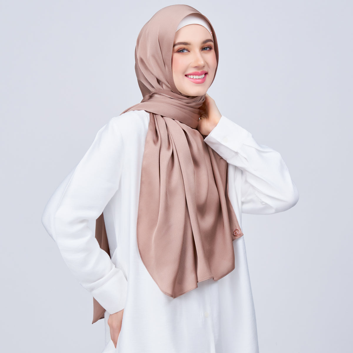 Instant Tag n' Go Shawl | Satin Bulle in Medium Toffee