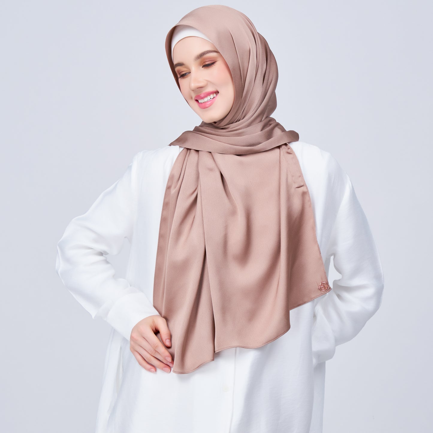 Instant Tag n' Go Shawl | Satin Bulle in Medium Toffee