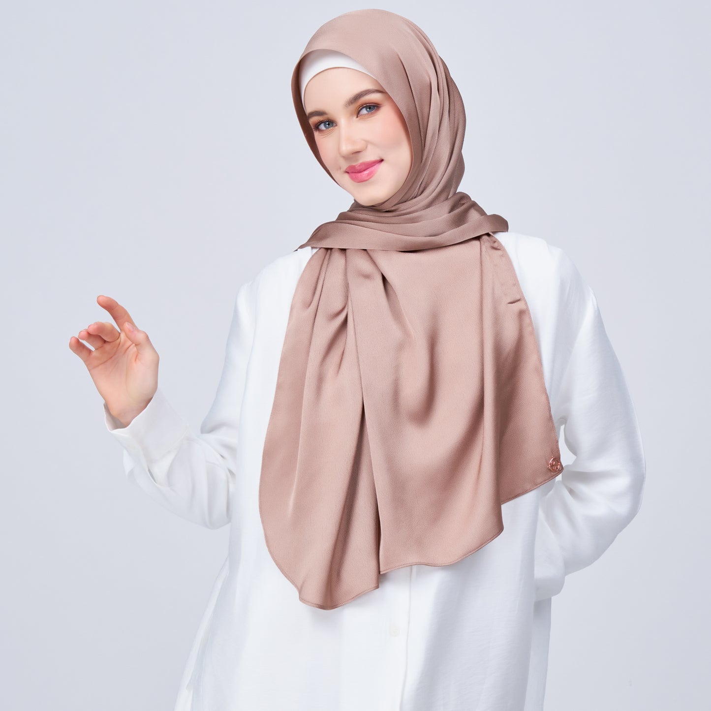 Instant Tag n' Go Shawl | Satin Bulle in Medium Toffee