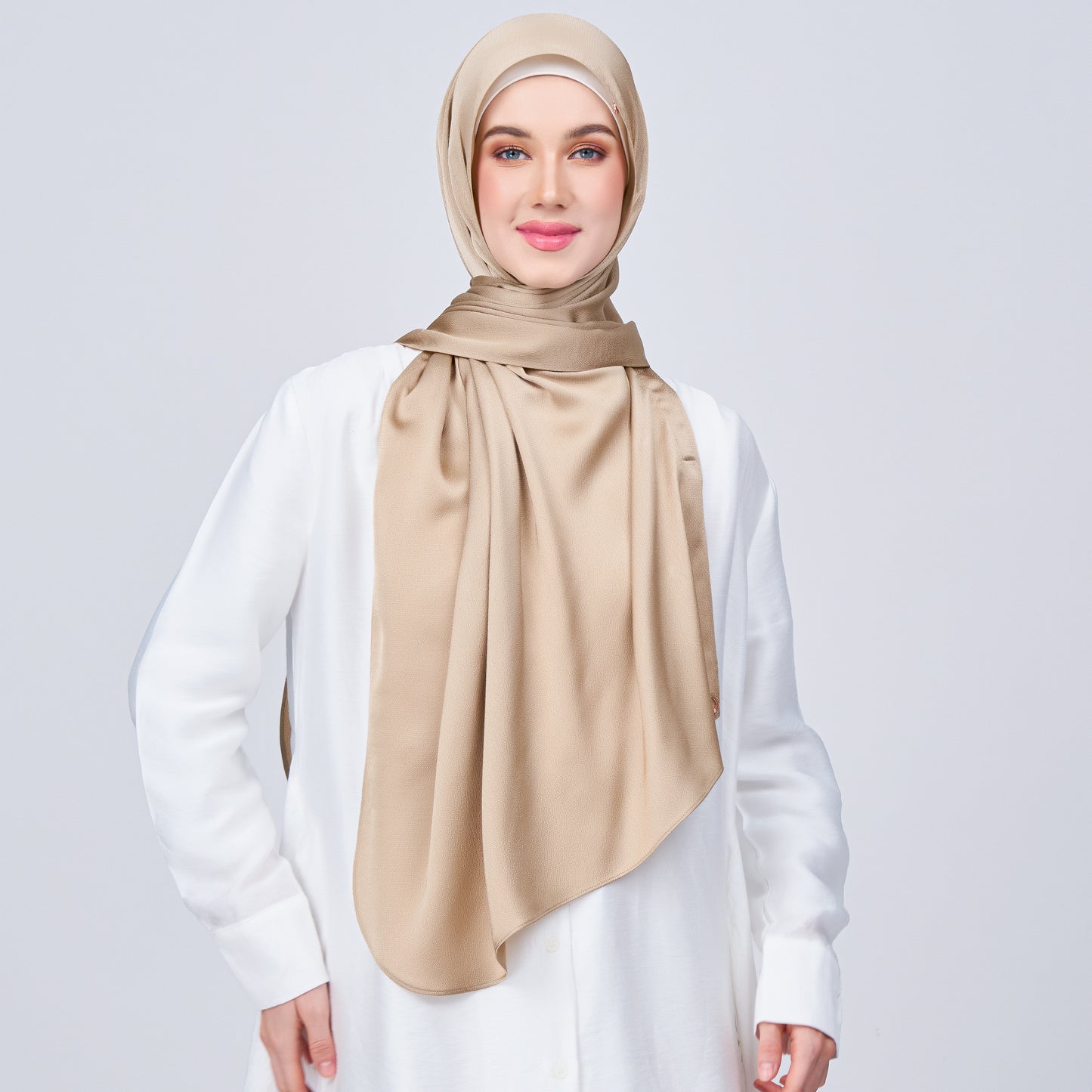 Instant Tag n' Go Shawl | Satin Bulle in Nude Chai