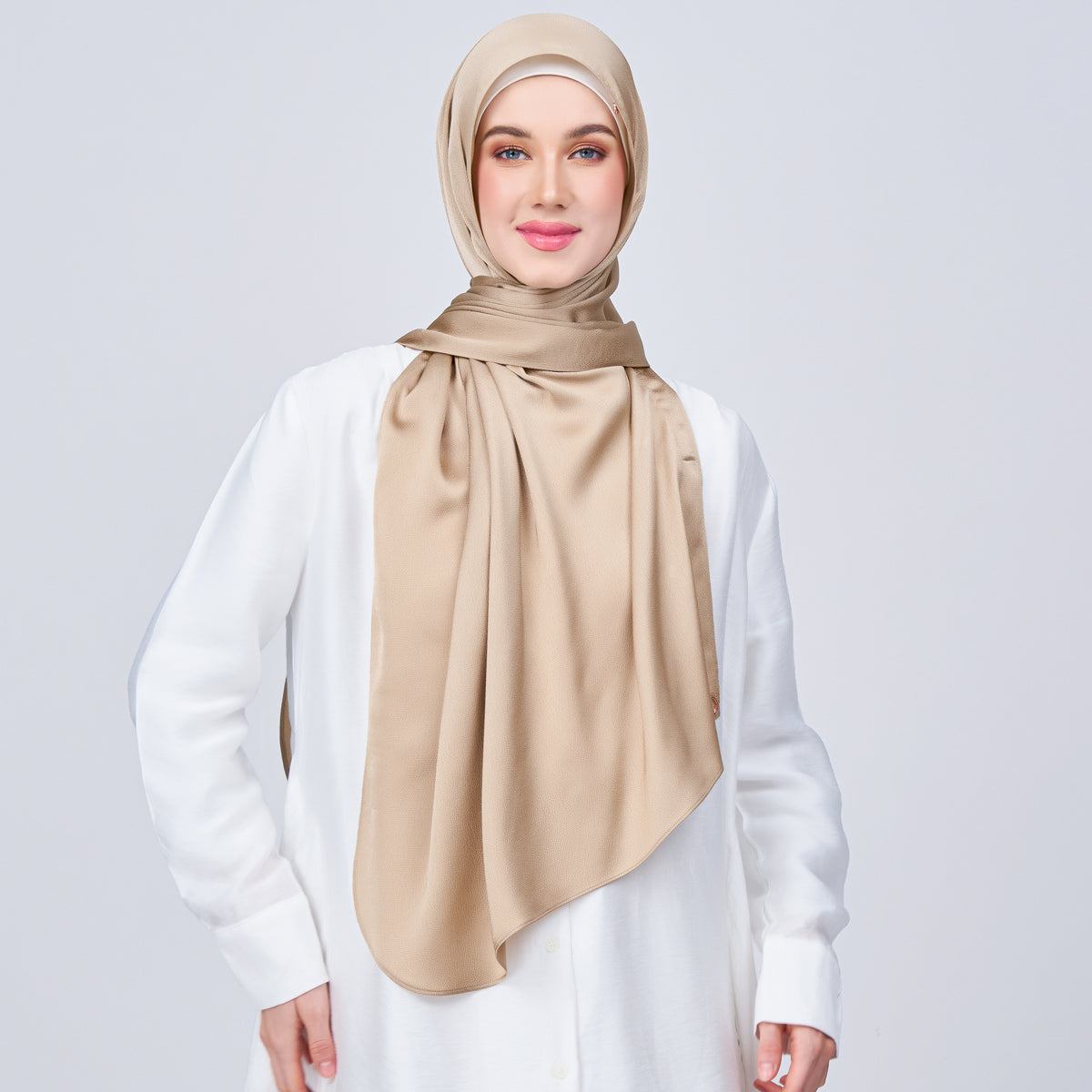 Instant Tag n' Go Shawl | Satin Bulle in Nude Chai