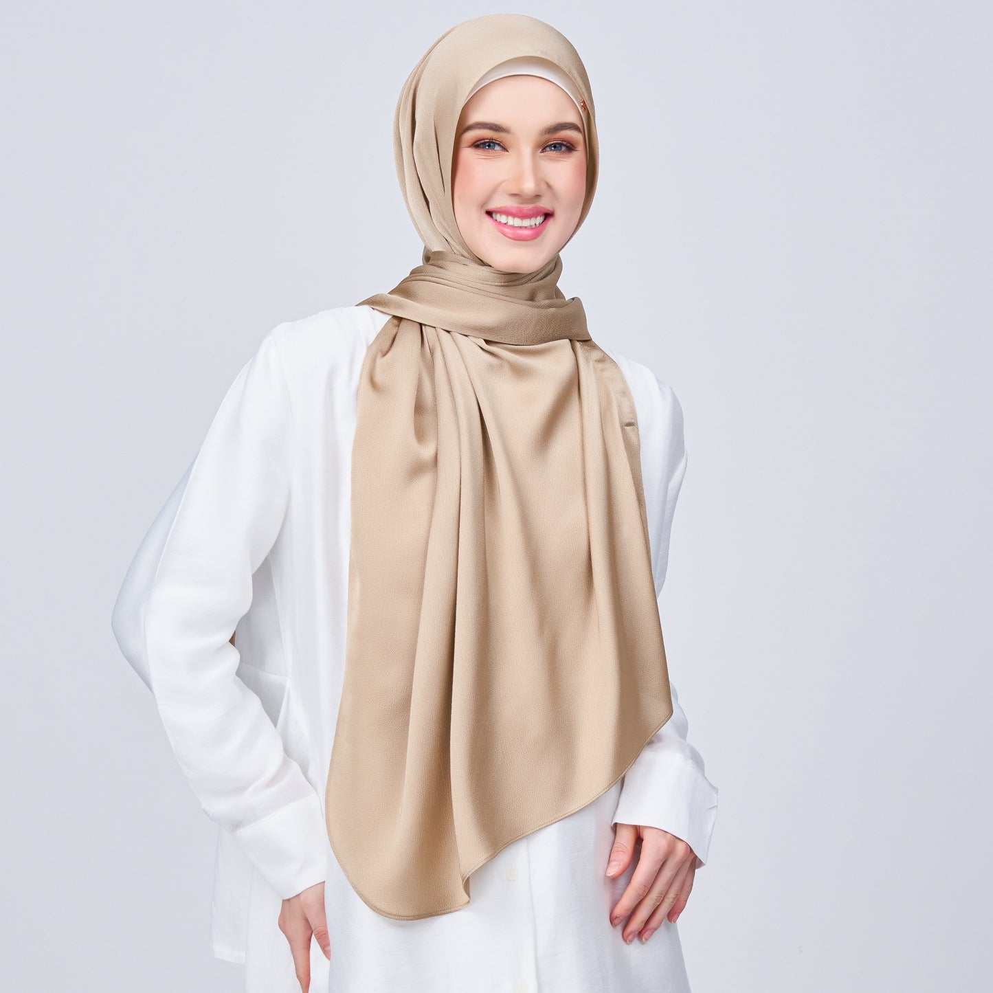 Instant Tag n' Go Shawl | Satin Bulle in Nude Chai
