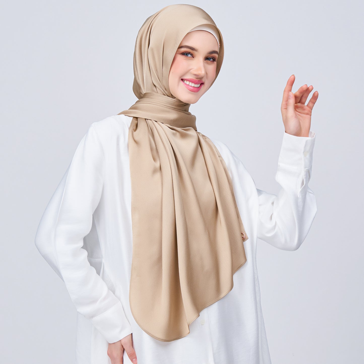 Instant Tag n' Go Shawl | Satin Bulle in Nude Chai