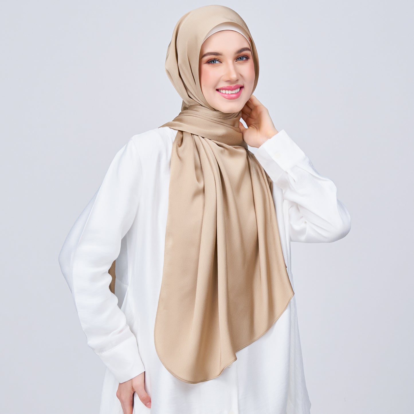 Instant Tag n' Go Shawl | Satin Bulle in Nude Chai