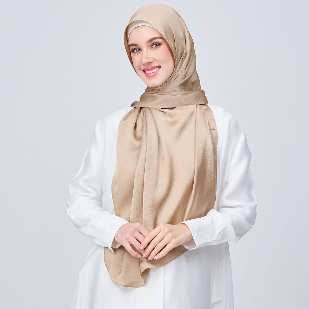 Instant Tag n' Go Shawl | Satin Bulle in Nude Chai
