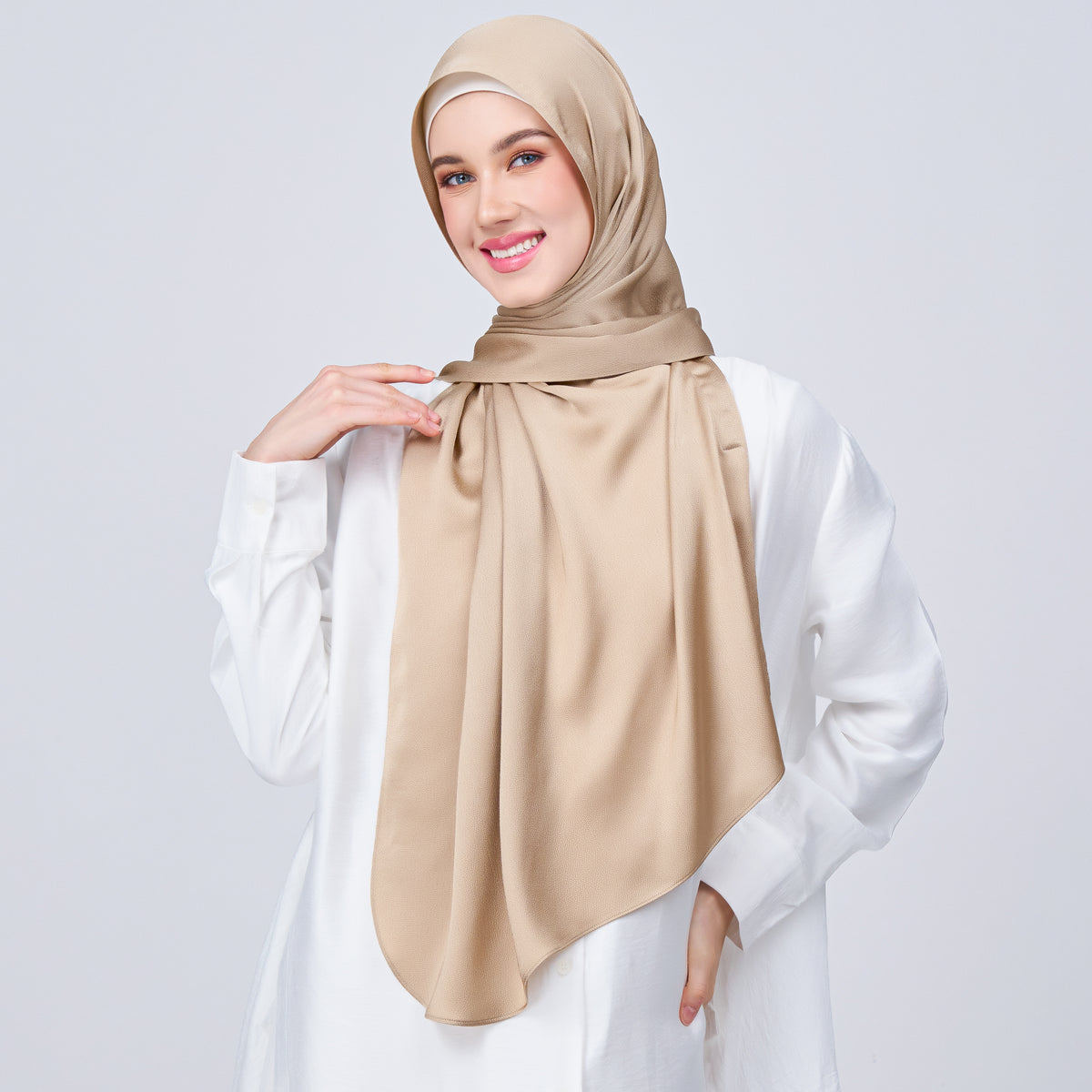 Instant Tag n' Go Shawl | Satin Bulle in Nude Chai
