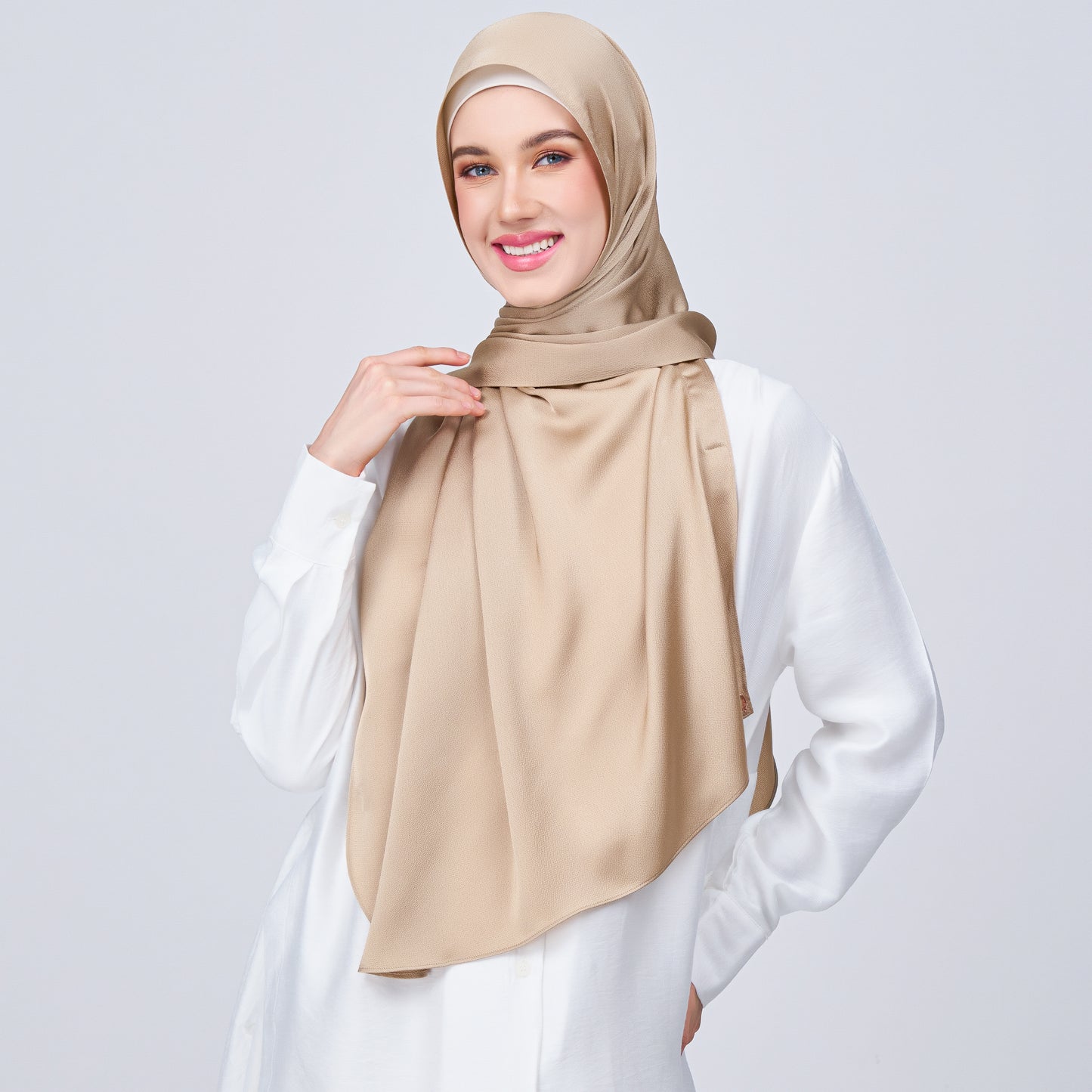 Instant Tag n' Go Shawl | Satin Bulle in Nude Chai