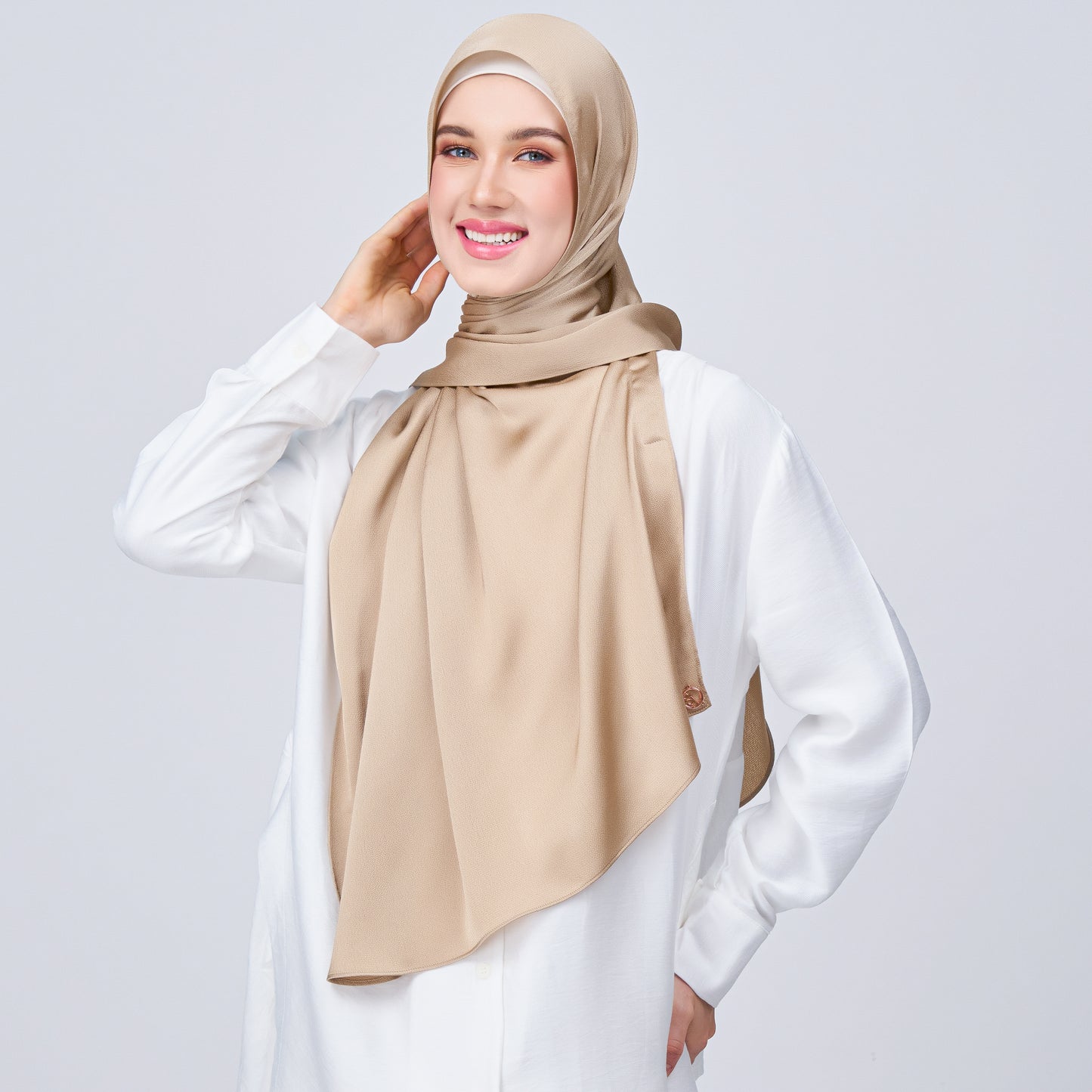 Instant Tag n' Go Shawl | Satin Bulle in Nude Chai