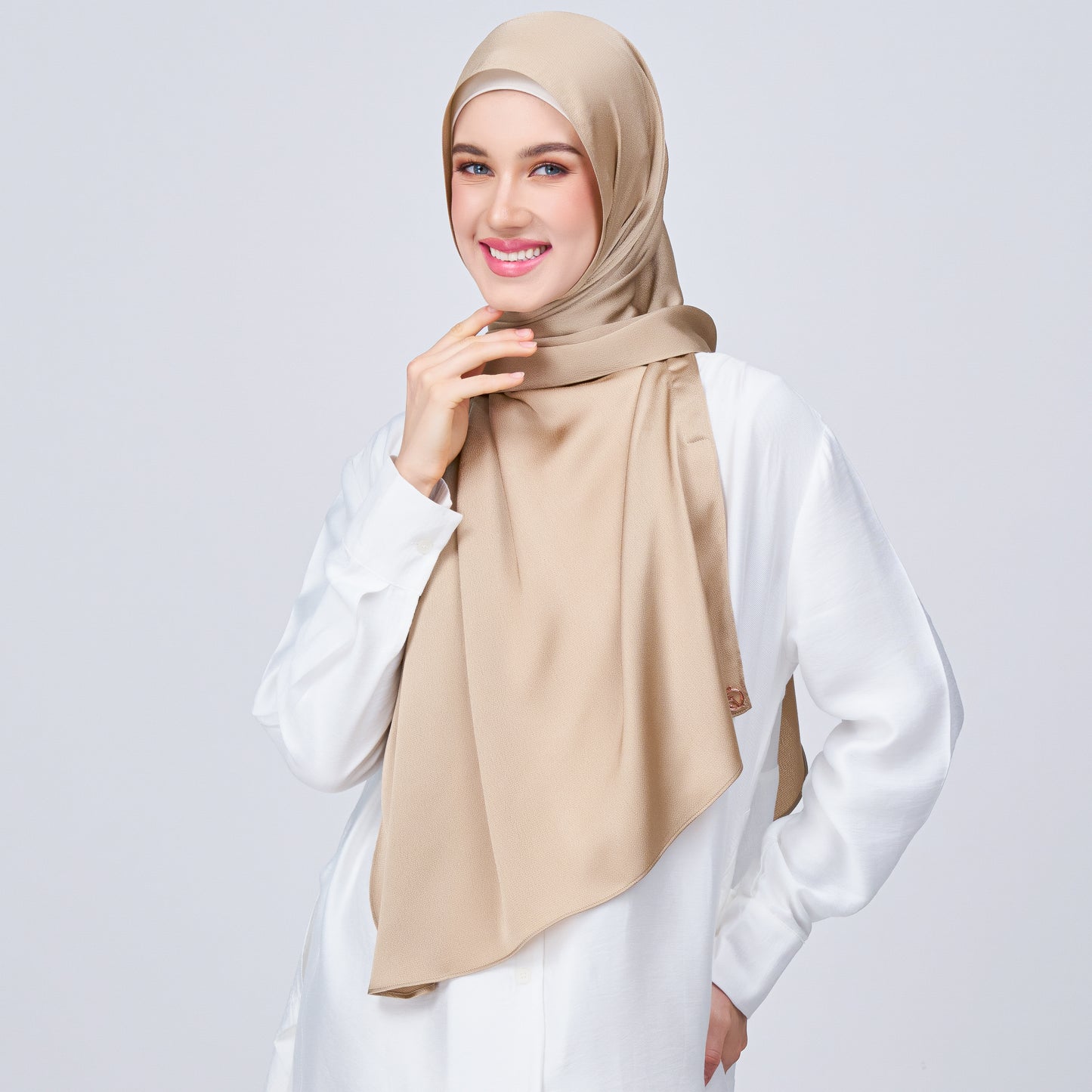 Instant Tag n' Go Shawl | Satin Bulle in Nude Chai
