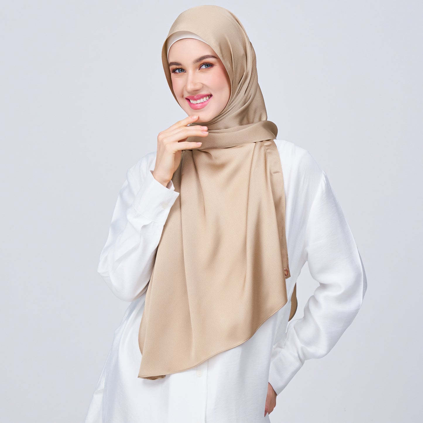 Instant Tag n' Go Shawl | Satin Bulle in Nude Chai