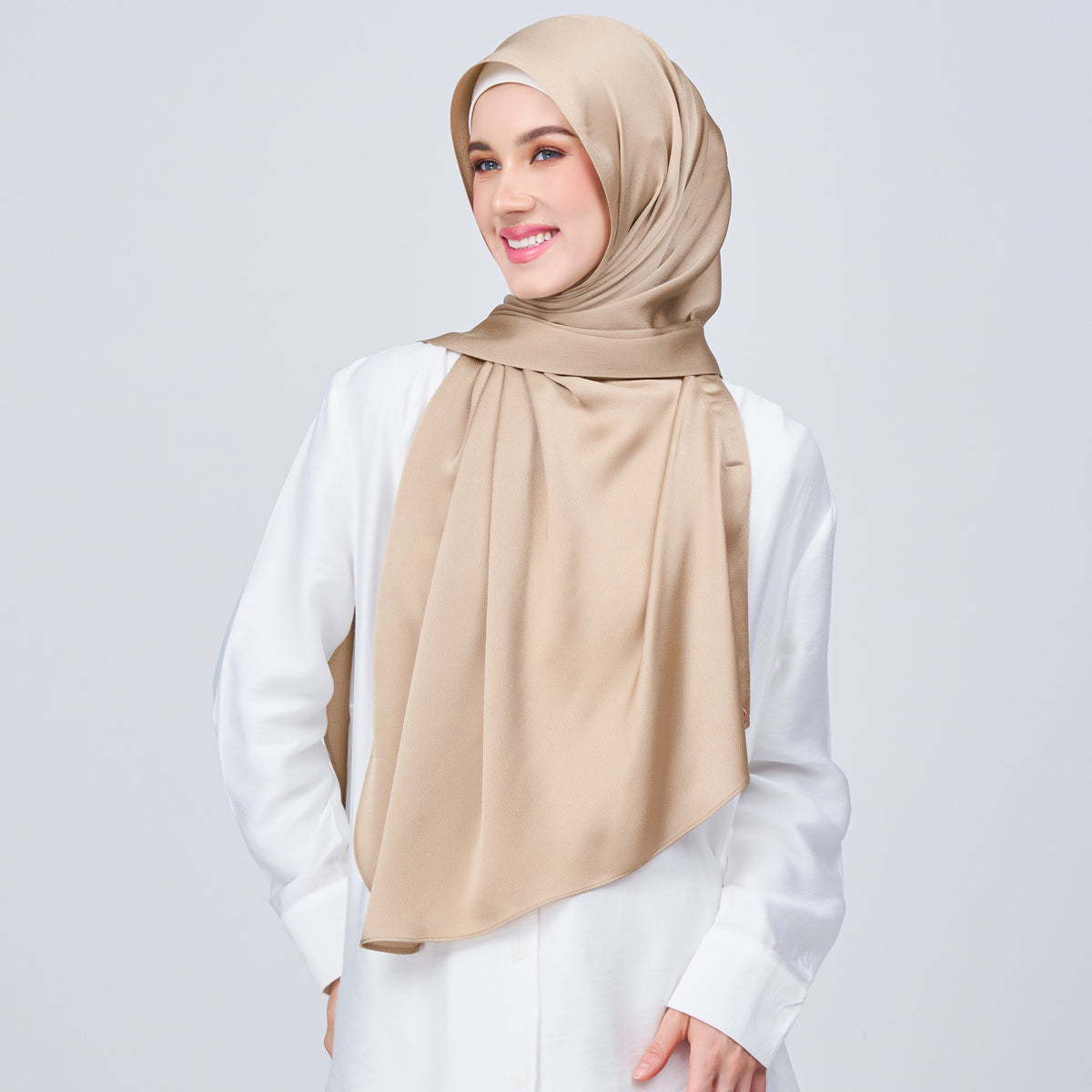 Instant Tag n' Go Shawl | Satin Bulle in Nude Chai