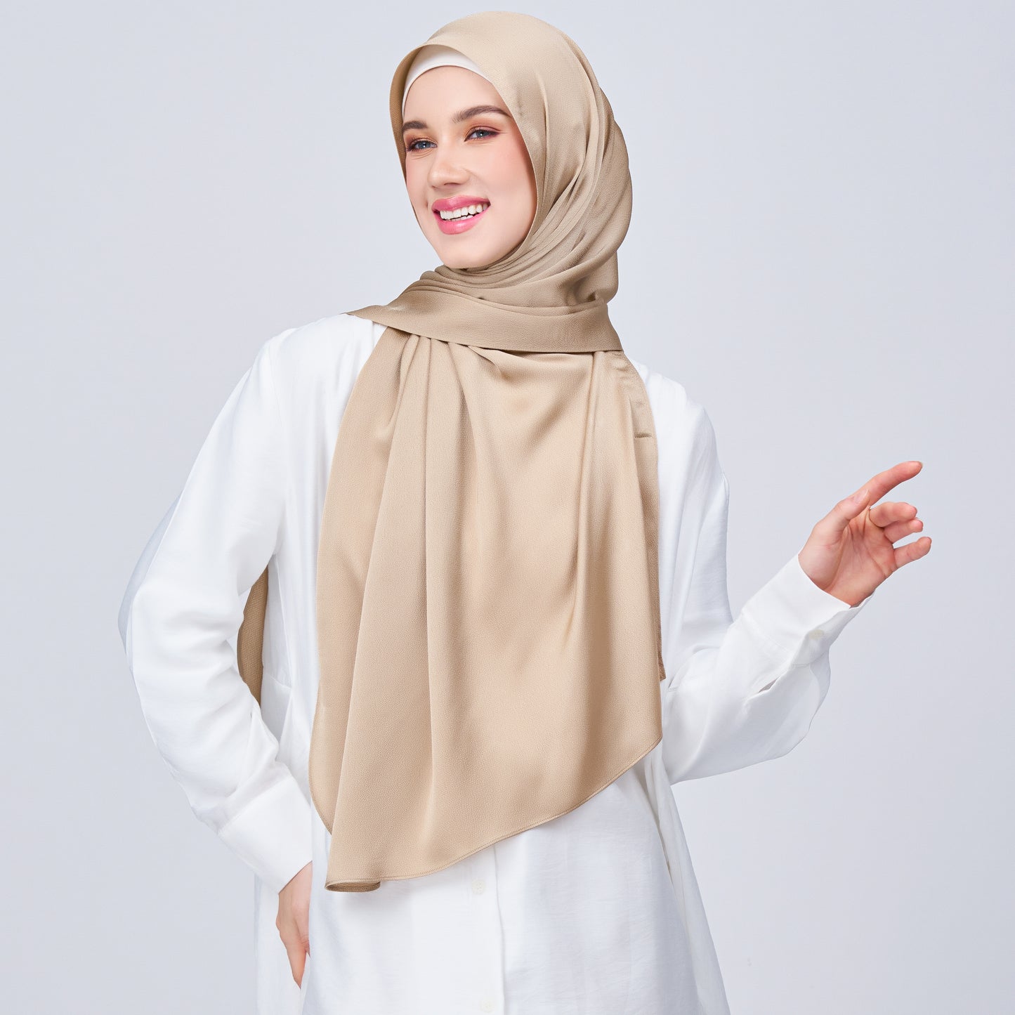Instant Tag n' Go Shawl | Satin Bulle in Nude Chai