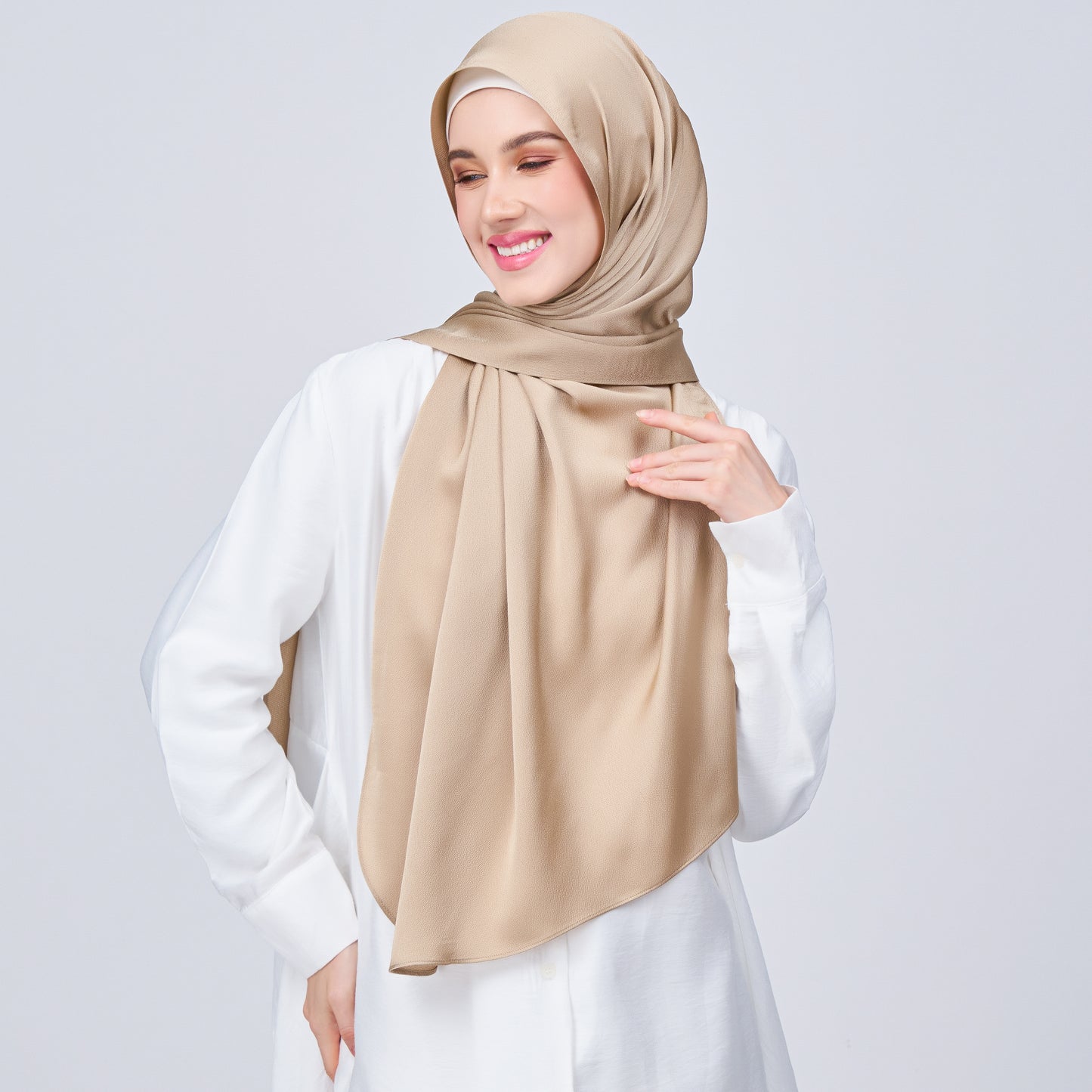 Instant Tag n' Go Shawl | Satin Bulle in Nude Chai
