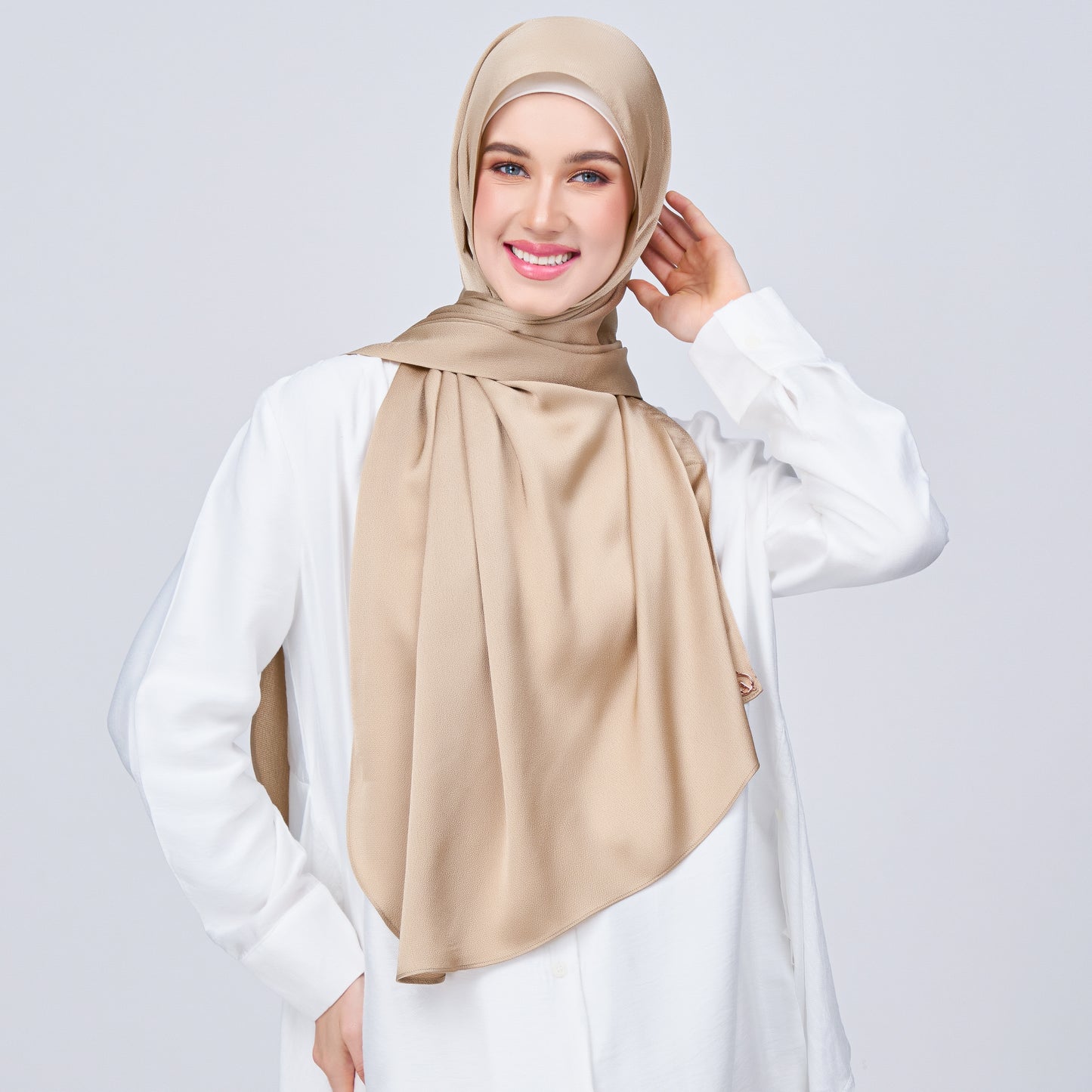 Instant Tag n' Go Shawl | Satin Bulle in Nude Chai