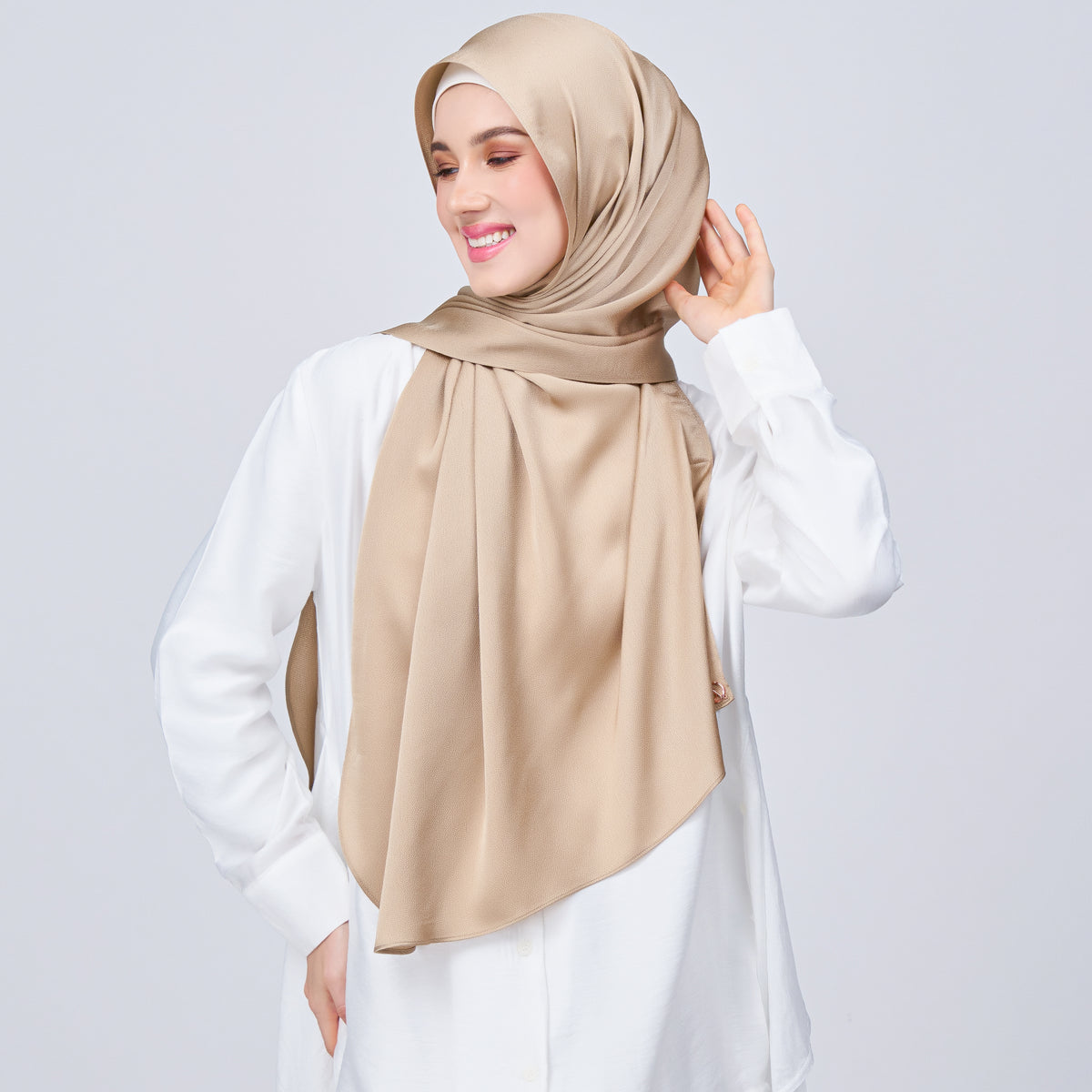 Instant Tag n' Go Shawl | Satin Bulle in Nude Chai