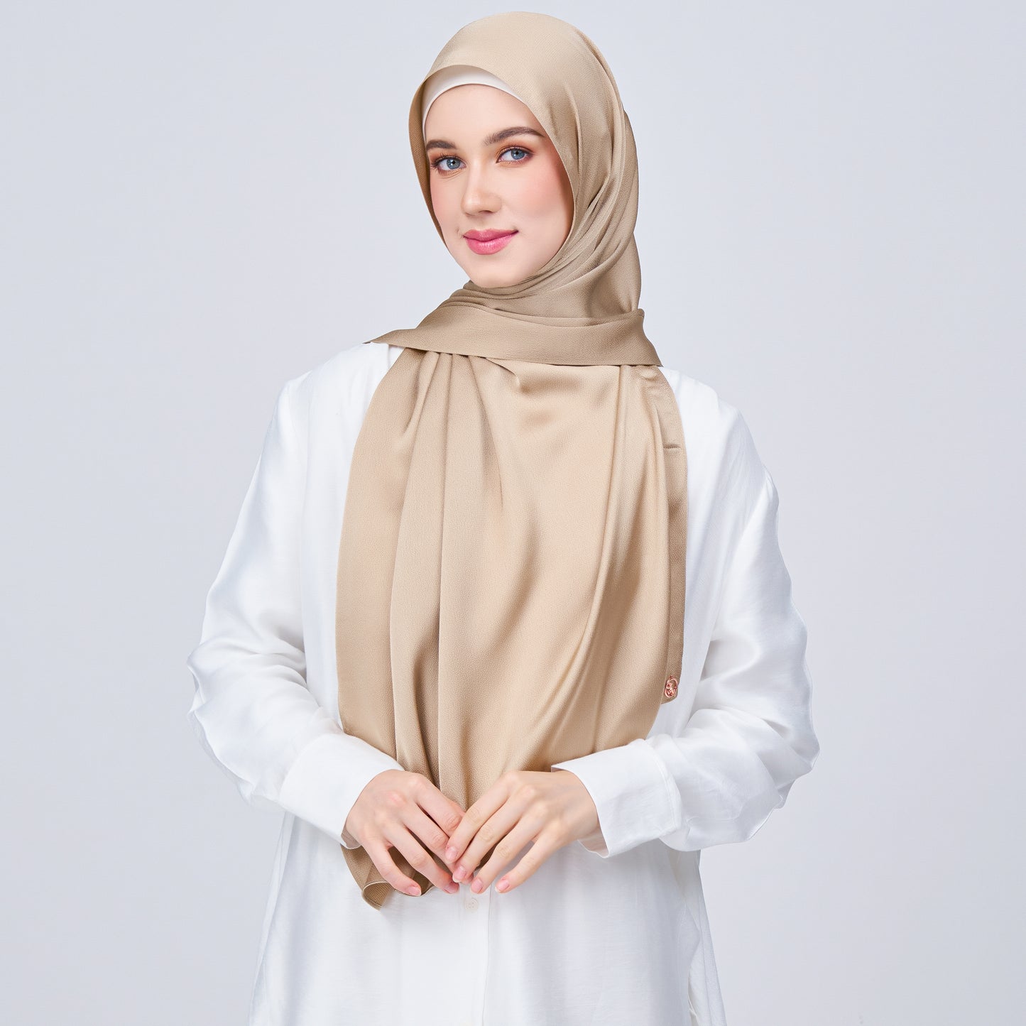 Instant Tag n' Go Shawl | Satin Bulle in Nude Chai