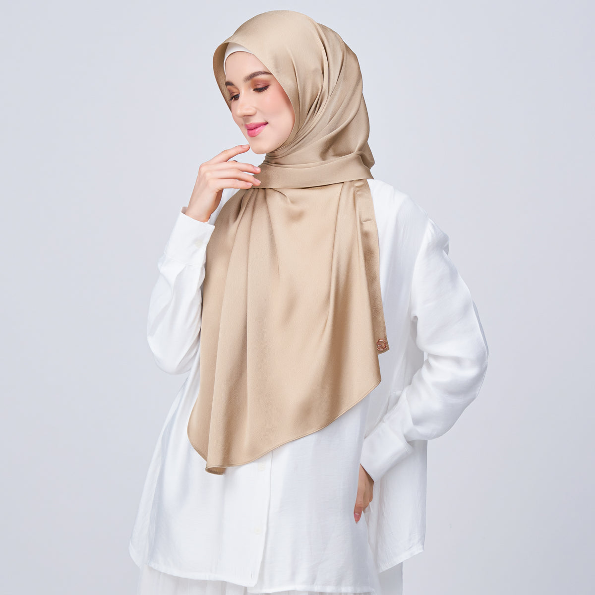 Instant Tag n' Go Shawl | Satin Bulle in Nude Chai