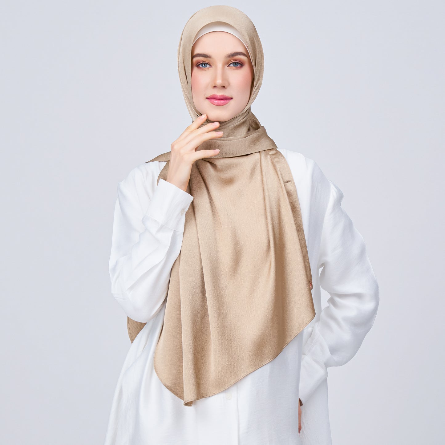 Instant Tag n' Go Shawl | Satin Bulle in Nude Chai