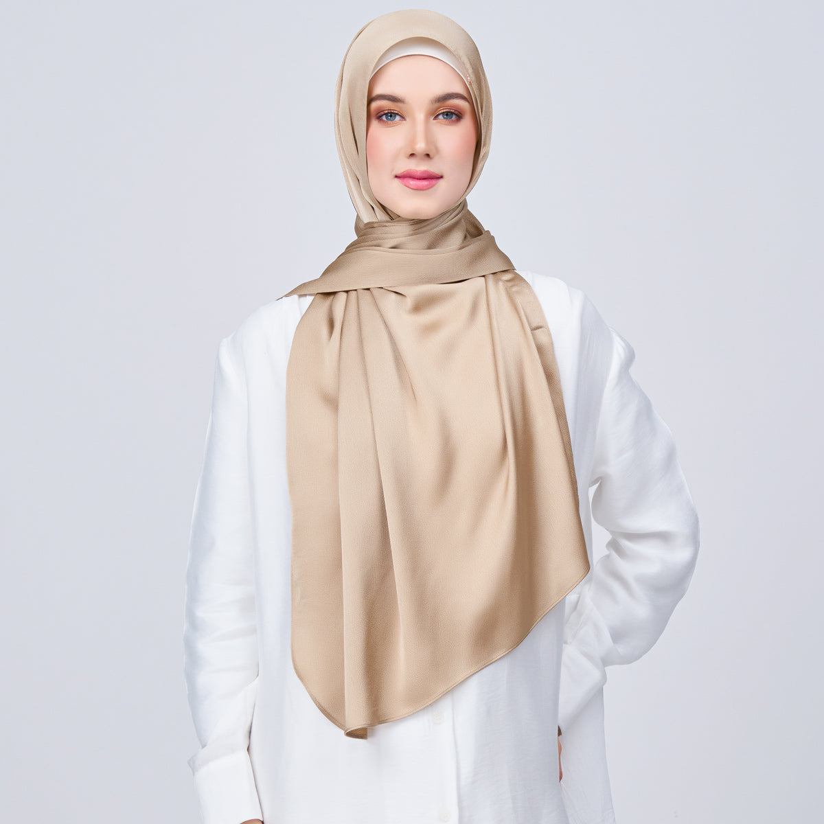 Instant Tag n' Go Shawl | Satin Bulle in Nude Chai