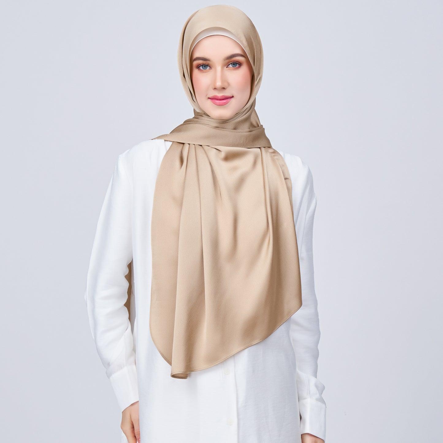 Instant Tag n' Go Shawl | Satin Bulle in Nude Chai