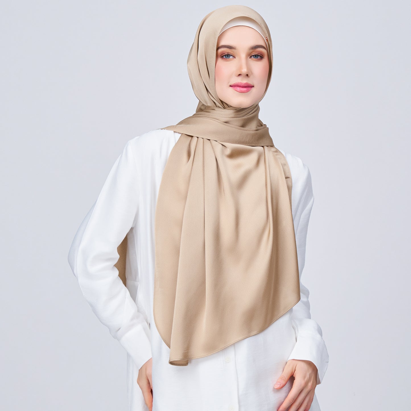Instant Tag n' Go Shawl | Satin Bulle in Nude Chai